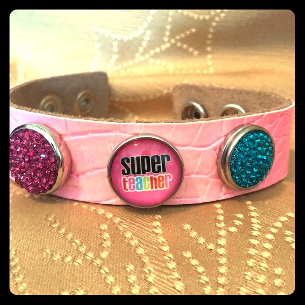 Hot pink leather bracelet with 3 snaps